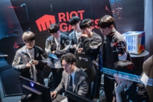 PCS網(wǎng)友熱議LCK引入教練語音：T1要聽老李的指揮還是教練？