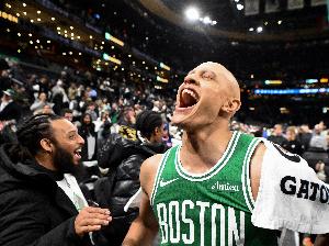 杰倫·布朗：沃爾什正逐漸放開自己 他每天都在進(jìn)步為他開心