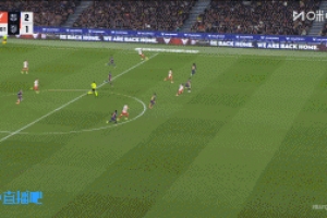 巴薩逃過一劫！阿爾馬達(dá)在禁區(qū)晃倒一片，半空門打偏錯(cuò)失扳平