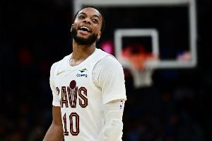 不中用?。〖犹m13投僅2中 “怒砍”6分2籃板4助攻1蓋帽