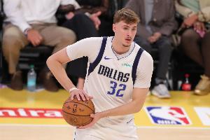 頂住3犯壓力！弗拉格半場(chǎng)穩(wěn)扎穩(wěn)打 5中4拿到10分2助