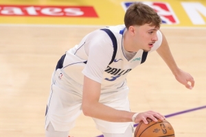 打出來了！弗拉格13中9得22分6板2助 關(guān)鍵時(shí)刻兩攻一防殺死比賽