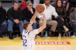 兌現(xiàn)狀元天賦！弗拉格過去三場場均27分7.3板2助 命中率59.3%