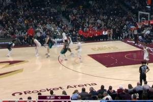 來了！開拓者客戰(zhàn)騎士 楊瀚森首節(jié)中段替補(bǔ)登場(chǎng)