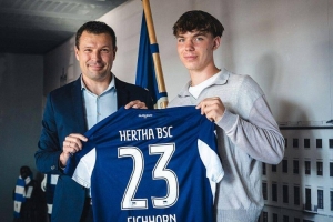 圖片報：拜仁、皇馬、曼聯(lián)等隊都在關(guān)注德國16歲的新星艾?；舳? >
                                        </div>
                                    </div>
                                                                        <div   id=