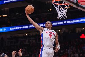 先發(fā)制人！奧薩爾突破上籃得手 活塞開場(chǎng)17-4打停雄鹿