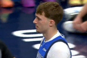 難搞！哈克斯單打強突虛晃點起弗拉格造殺傷 后者次節(jié)剛打已3犯