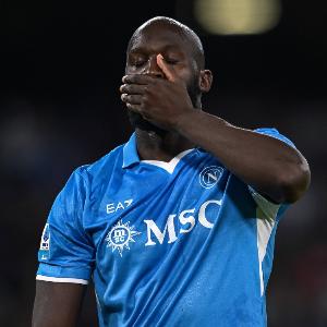 那不勒斯總監(jiān)談盧卡庫：他正努力復(fù)出，但我們不能操之過急