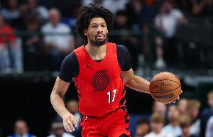 好掩護(hù)！楊瀚森籃下牢牢卡住托布 夏普突破輕松上空籃！