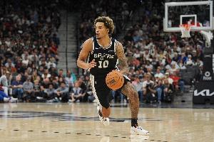 解說：馬刺還在盡力去培養(yǎng)索漢 ?？怂棺詈髸r刻是把雙刃劍