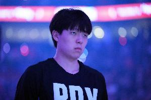 解說：楊瀚森展示很多積極的東西 在進(jìn)步 還是得多有比賽機(jī)會(huì)才行