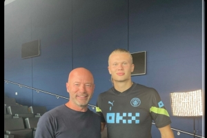 哈蘭德社媒曬同阿蘭·希勒合影：感謝3年前的建議，它很管用