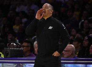 盧：小卡&比爾受傷影響很大 我們曾多次扭轉(zhuǎn)局面 但今年并非如此