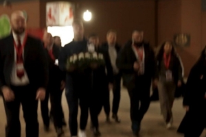 R.I.P.扎卡對陣?yán)锲仲惽盀槿羲I花