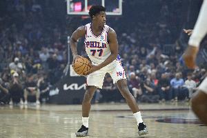 生涯投進(jìn)過(guò)多少這樣的絕殺球？埃奇庫(kù)姆：這是第一次！