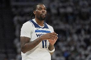 填滿數(shù)據(jù)欄！納茲·里德13中6拿到19分7板6助1斷2帽 正負(fù)值+8