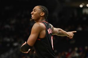 打你一隊(duì)都?jí)蛄?！馬克西首節(jié)8中4轟12分比勇士全隊(duì)多2分