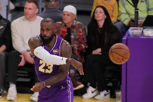 解說：詹姆斯的紀(jì)錄以一種偉大的方式中斷了 這才是籃球！