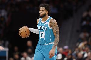 仙人指路！拉梅洛·鮑爾送拋傳 邁爾斯·布里奇斯起飛空接暴扣