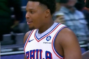 老鋼炮好久不見(jiàn)！洛瑞兜出來(lái)命中三分 76人領(lǐng)先到21分！