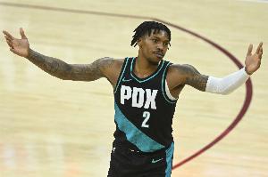 不愧是你！凱萊布·樂(lè)福半場(chǎng)2中0未得分僅拿2籃板 正負(fù)值-19