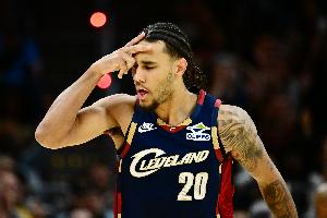 徹底瘋狂！泰森外線再中三分球 個(gè)人單節(jié)已經(jīng)16分