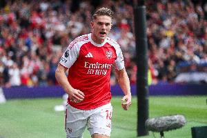 記者：16歲薩爾蒙因球隊(duì)傷病問(wèn)題進(jìn)入替補(bǔ)席，約克雷斯手指骨折