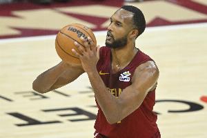 攻防在線！小莫布里半場(chǎng)17分鐘 10中6拿到13分4板2帽