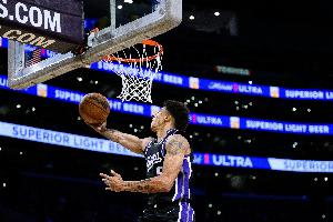 效率很高！克利福德8中7拿到15分6板 三分1中1