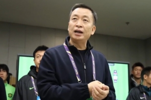 國安董事長周金輝賽前鼓勵(lì)球隊(duì)：用血性告訴河南，他們治不了國安