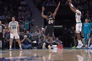 破荒！布蘭登·米勒三分命中還造成犯規(guī) 加罰也有打成3+1