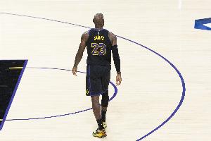 連拿11分殺死比賽&29+7+6 媒體人談老詹：老了的法拉利還是法拉利