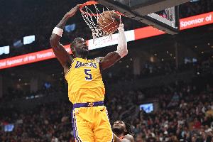 雷迪克：艾頓在場上起到了帶頭作用 他在防守端破壞力十足