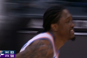 風(fēng)卷殘?jiān)疲〗軅悺ね匪棺兿蜻^(guò)人 直殺籃下起飛單臂暴扣