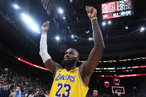 沃西：當(dāng)你需要老大哥站出來解決問題時 看看今晚詹姆斯所做的事