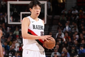 拓媒：球隊(duì)今天有意重視楊瀚森 希望他打出來(lái)以后做籌碼換字母？