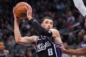 關(guān)鍵失誤錯(cuò)失機(jī)會(huì)！拉文13中6拿到16分2板3助1斷 5失誤