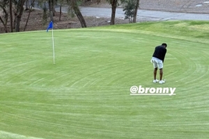 詹姆斯曬與布朗尼打高爾夫：與兒子共度時美好時光如今更顯珍貴！