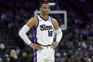 努力追分！威少金雞獨立打停對手 再現(xiàn)搖籃慶祝