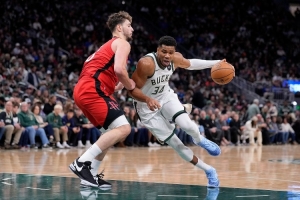 火箭記者：可用泰特?fù)Q國王內(nèi)線阿丘瓦 若字母哥降價(jià)務(wù)必趁機(jī)抄底