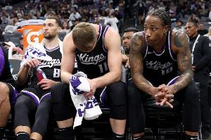 Shams：國王對(duì)整個(gè)陣容交易談判持開放態(tài)度 包括小薩/德羅贊/拉文