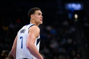 已為獨(dú)行俠出戰(zhàn)720場(chǎng)！俠媒：德懷特·鮑威爾賽季結(jié)束后可能退役