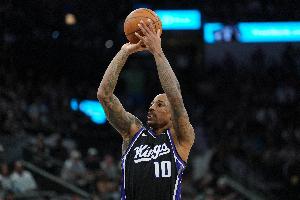 食之無味！德羅贊半場7中4拿到11分2板 正負值-17全場最低