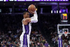 止血！威少外線被放空 晃動(dòng)后出手三分洞穿籃心