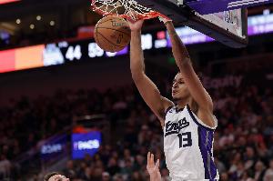 中規(guī)中矩！基根·穆雷上半場9投4中 拿到9分4籃板2搶斷